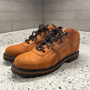 Reebok CL A boot NEW